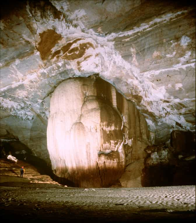 Hang Vom discovered in 1992