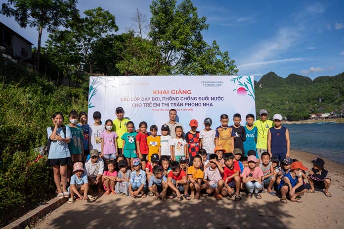 Oxalis mở lớp dạy bơi miễn phí thường niên cho trẻ em Phong Nha và Tân Hóa