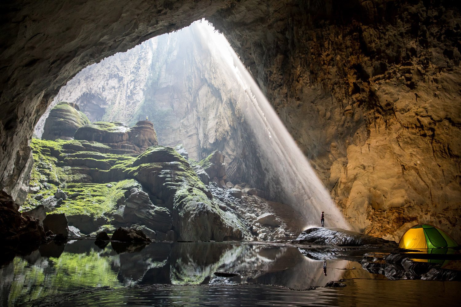 Son Doong cave not only known as the biggest cave in the world but also has typical geology value in the National Park
