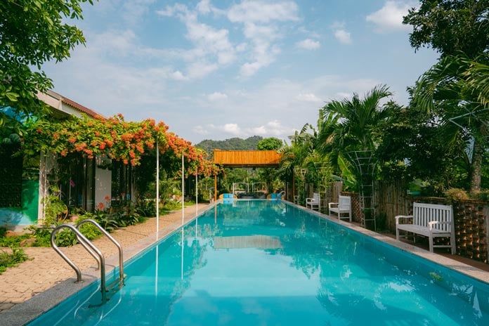 Khách sạn Sơn Đoòng Bungalow Phong Nha bên bờ sông Son