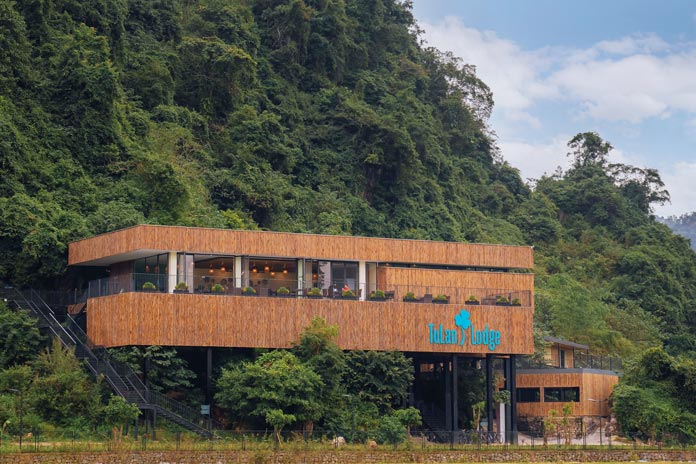 Khu lưu trú Tú Làn lodge được xây dựng cao ráo thích ứng với môi trường mùa nước lên