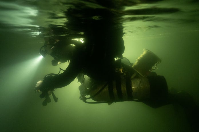 Chuyên gia lặn thám hiểm sông ngầm Hang Sơn Đoòng.