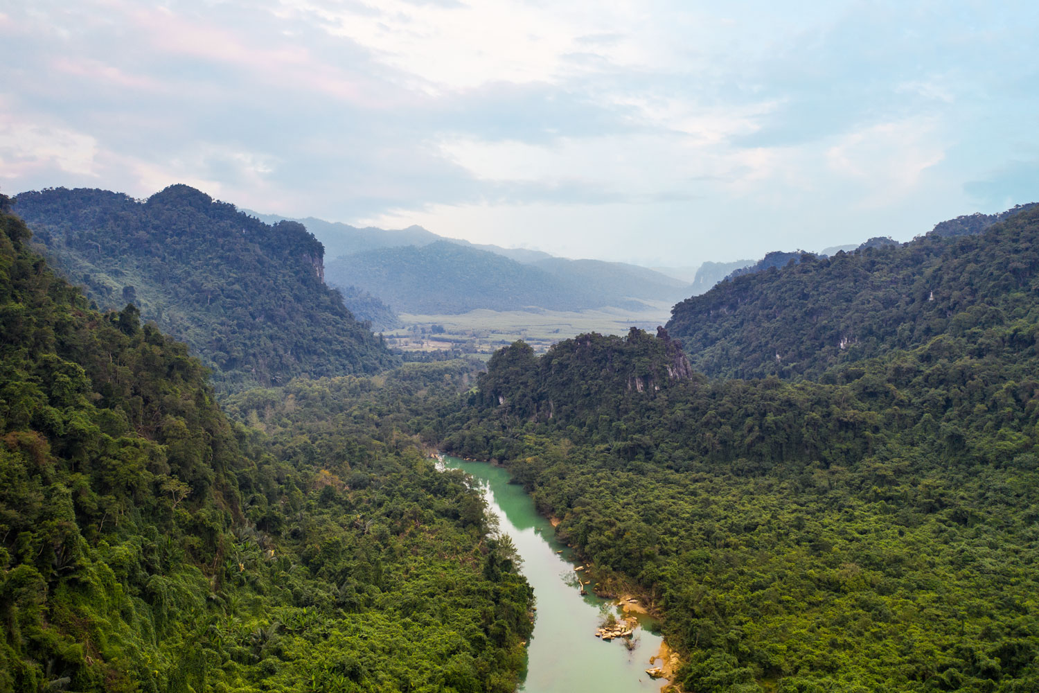 The Rao Nan River is commonly known as a tributary of Gianh river, the final section flowing through Cao Quang commune.