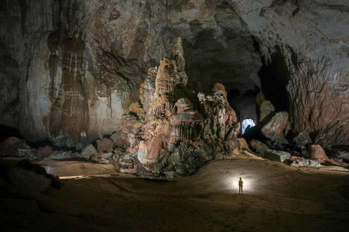 Không gian rộng lớn bên trong hang động lớn nhất thế giới