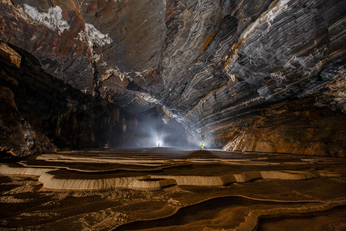 Impressive cave formations inside Hang Tien Cave 2