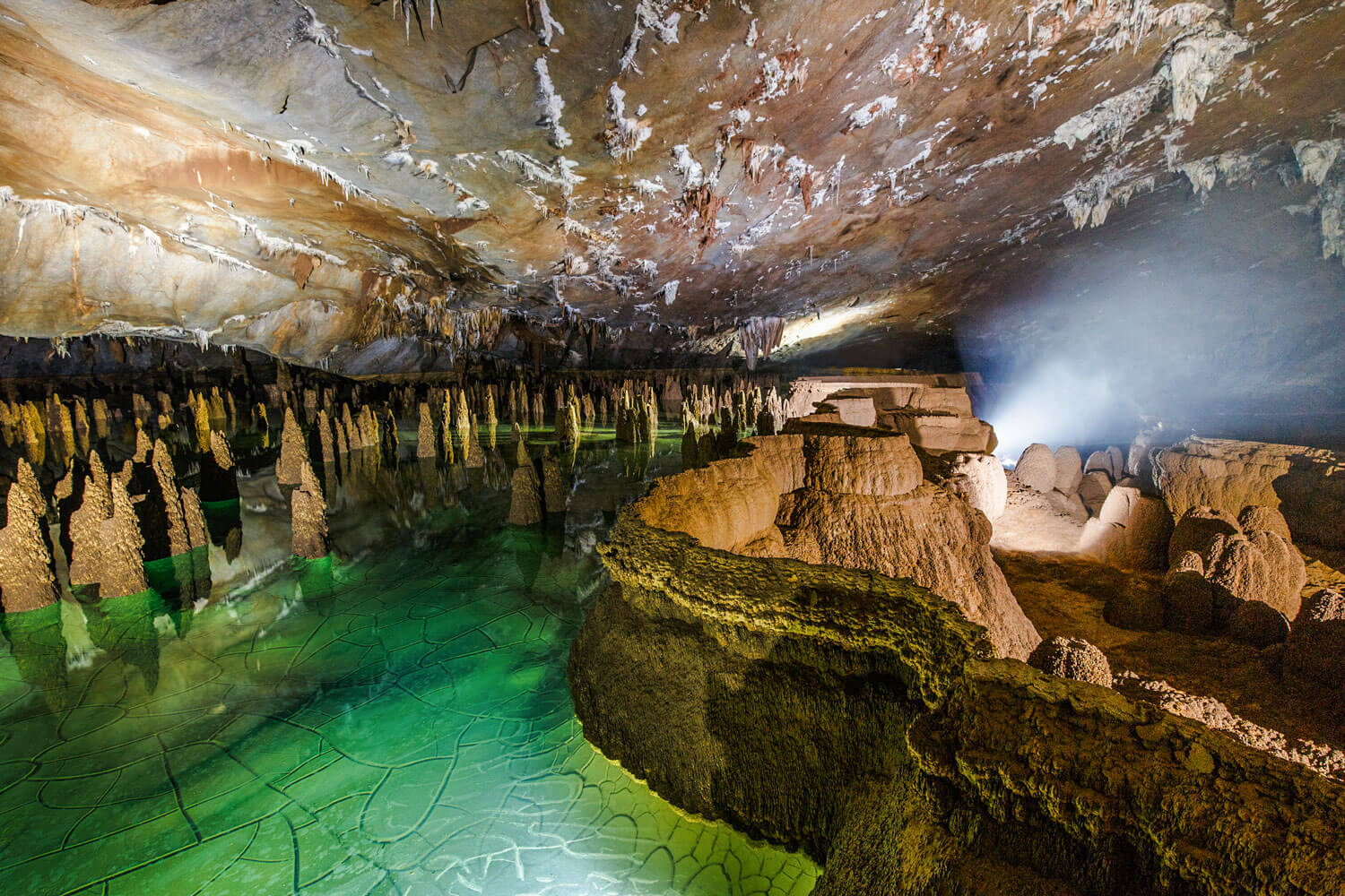 Hang Va được đánh giá là một trong những hang động độc đáo nhất thế giới