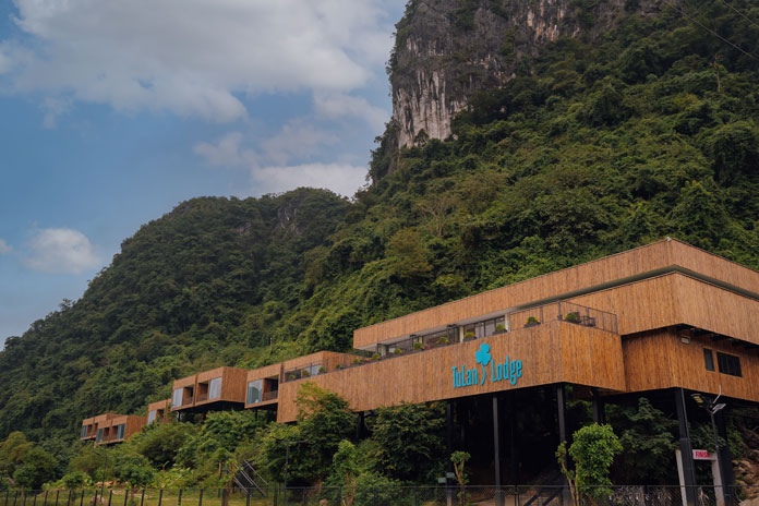 Khu nghỉ dưỡng Tú Làn Lodge nằm dọc theo triền núi.