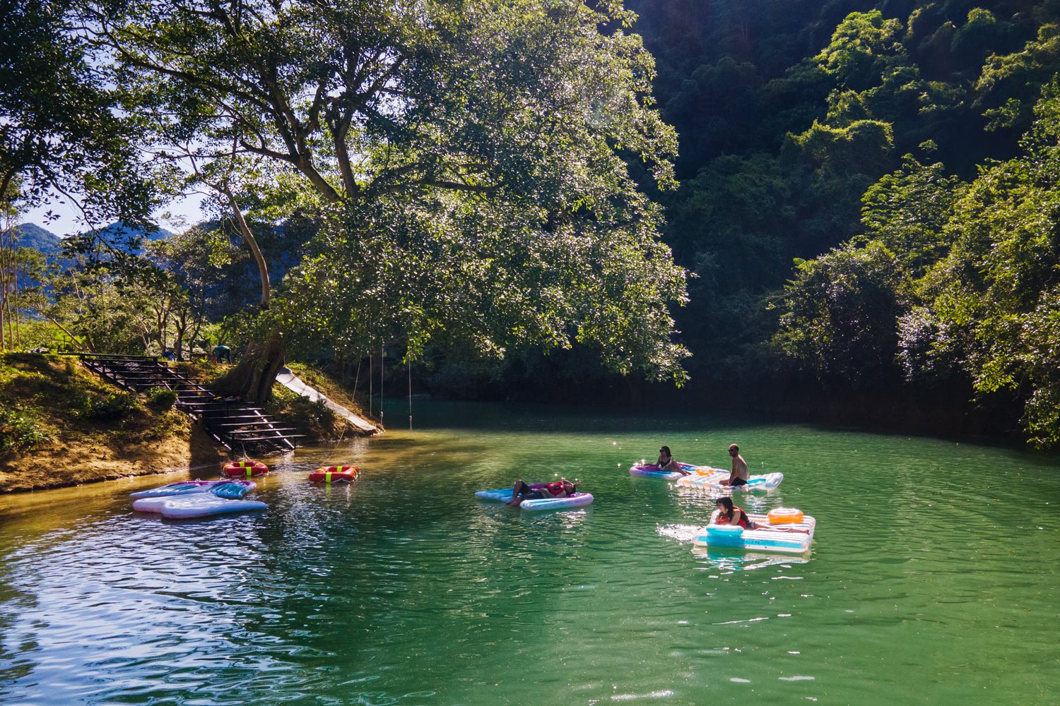 Blue River is an ideal destination for experiencing fun, cooling off, and creating unforgettable memories.