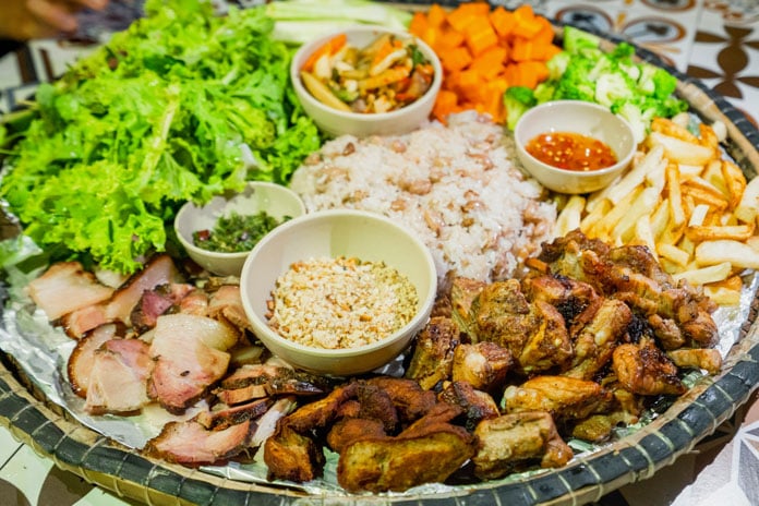 Grilled chicken with Cheo salt is a famous dish that you must try when you come to Phong Nha-Ke Bang.