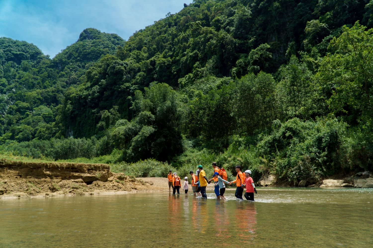 Chuyến trekking và cắm trại cho gia đình giữa thiên nhiên Quảng Bình