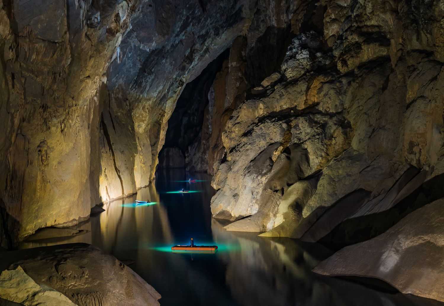 The World’s Top 5 Underground Rivers and Caves to Visit