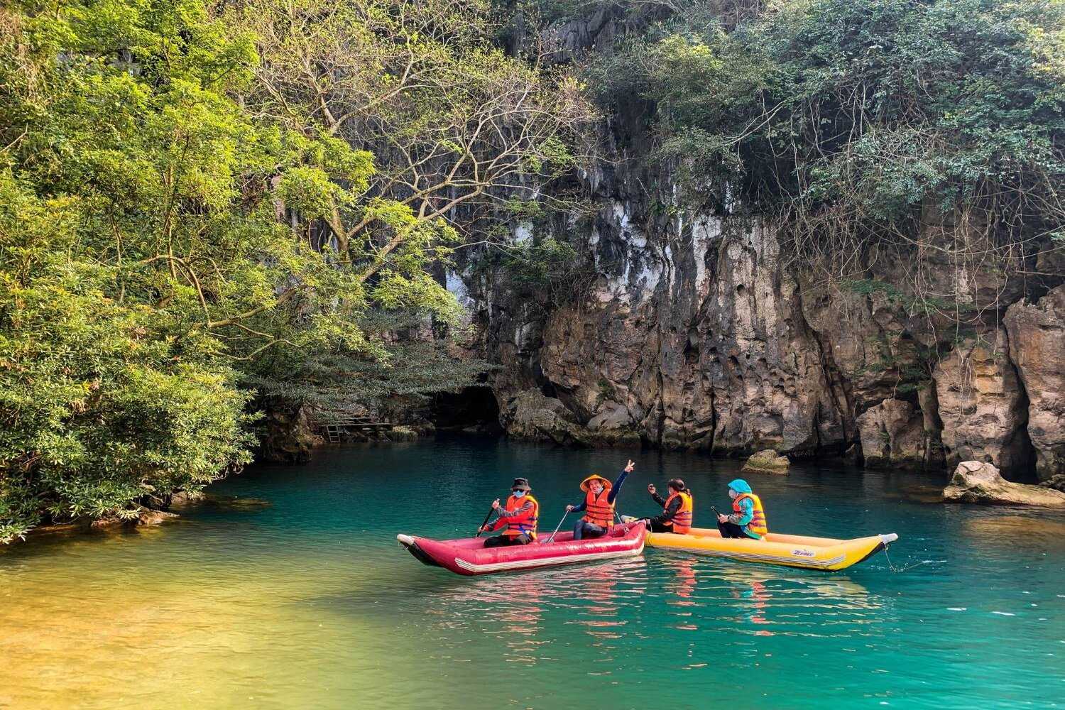Sông Chày Hang Tối: Du lịch tận hưởng thiên nhiên hoang sơ Quảng Bình