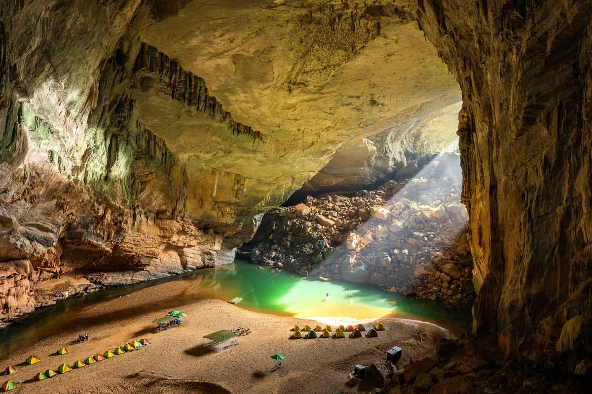 Bãi trại Hang Én