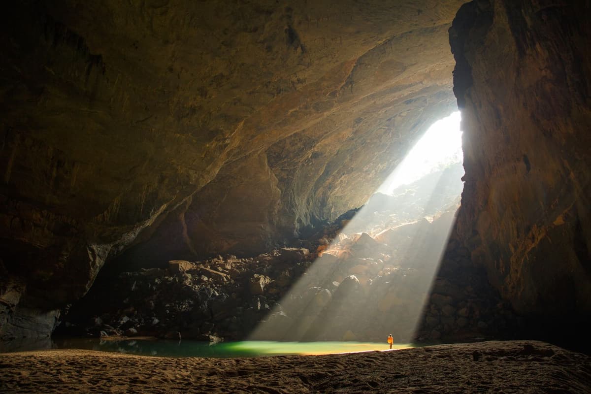Camp inside the world's third largest cave - Hang En